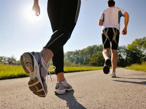 Vận động, chơi thể thao giữ vóc dáng cân đối là liệu pháp vàng trong phòng tránh mỡ máu cao